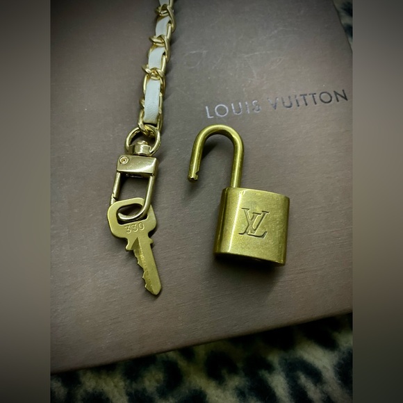 #330 LV Lock&Key - Picture 4 of 7